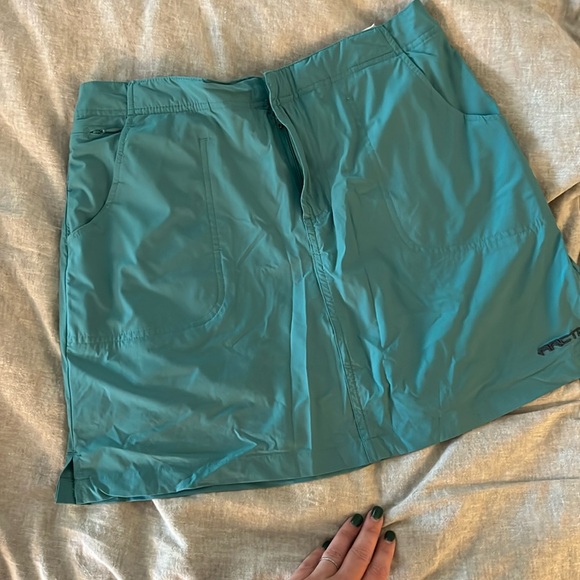 Women’s Skort. Size M - Picture 3 of 4